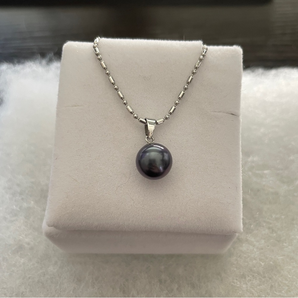 Black Pearl Pendant Necklace
